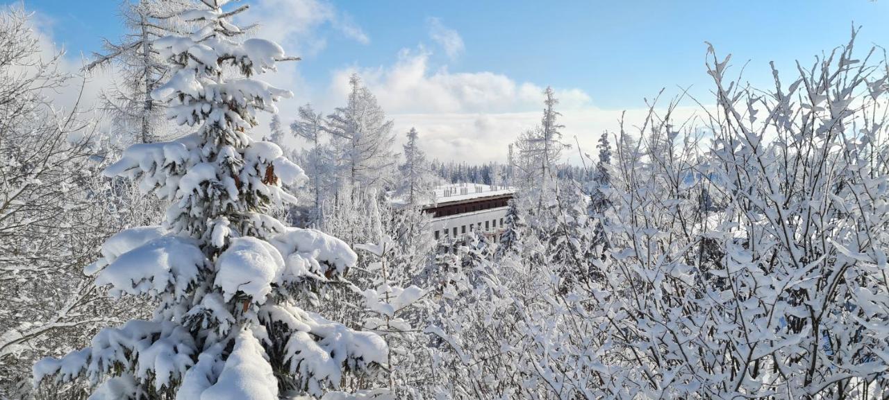 Hotel Crocus Strbske Pleso Exterior photo